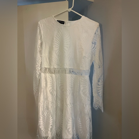 Sheer scalloped trim white dress - Picture 3 of 5